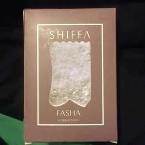 Fasha (clear quartz facial tool)